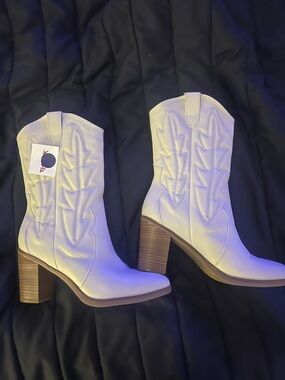MIA White Western-Style Block Heel Boots
